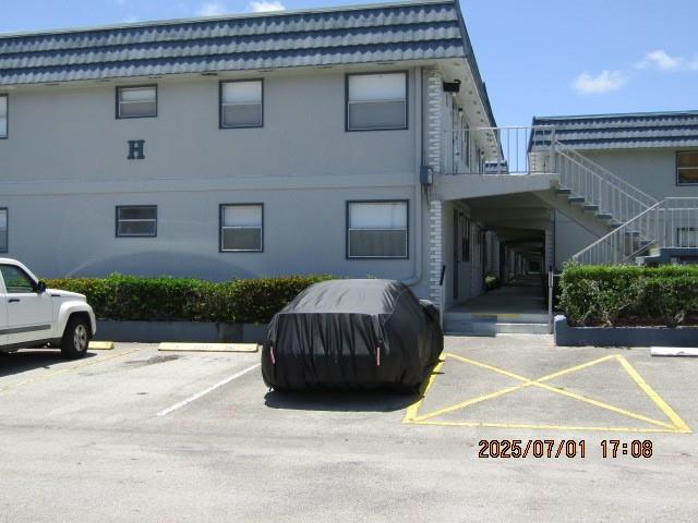 This beautiful and bright 2bedroom, 2 bathroom on ground floor condo located in Brittany H, subdivision of King Point with a garden view is a great buy. No elevators needed, assigned parking in front of unit make very easy for shopping. HOA includes basic cable. It does not permitted pets. Service animals/emotional support are ok, with doctor letter. Some furniture will stay. Rental ok after 1 year of ownership. Monthly HOA maintenance $640.00 Enclosed patio with washer and dryer . King point offers 6 pools inside & outside, gym, sauna, social clubs, tennis courts,2 clubhouses, courtesy bus to shopping centers, gated community with guard 24/7. Property sold AS-IS.