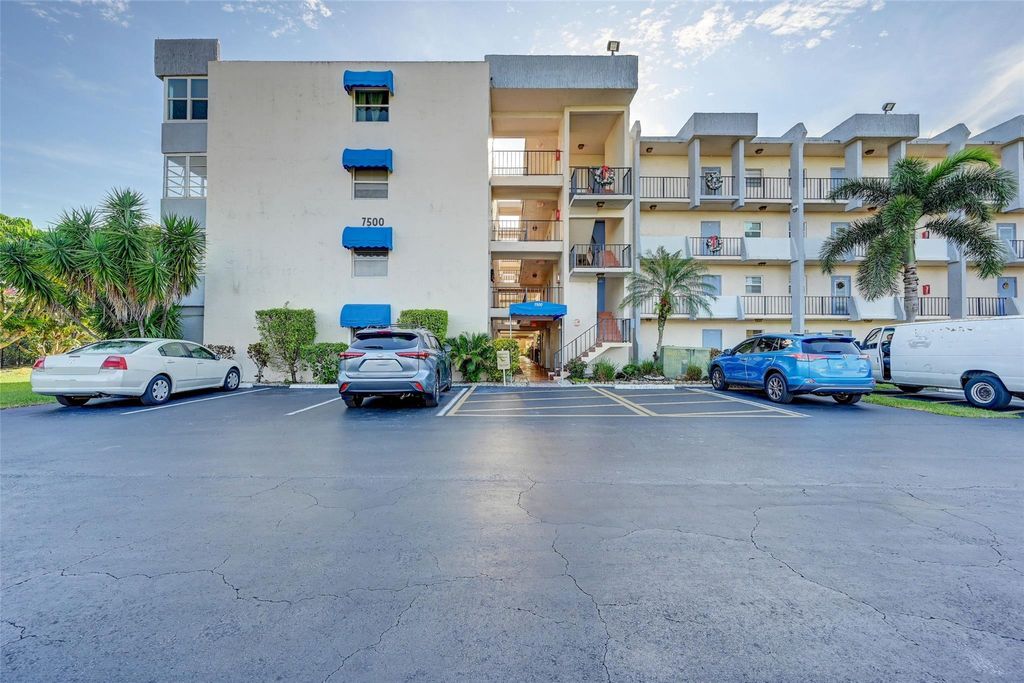 Photo of 7500 NW 30th Place #123, Sunrise, FL 33313 (MLS # F10411799)