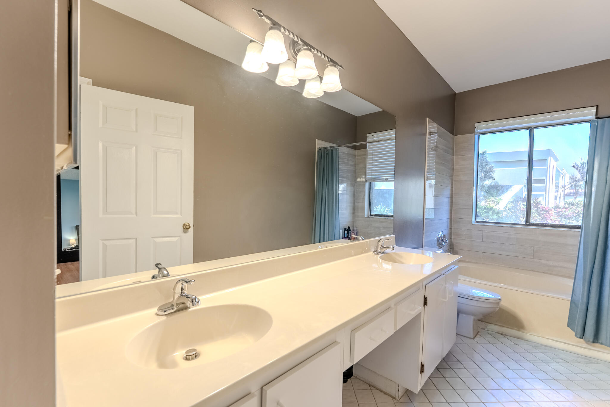 BRIDGEWATER CONDO - Residential