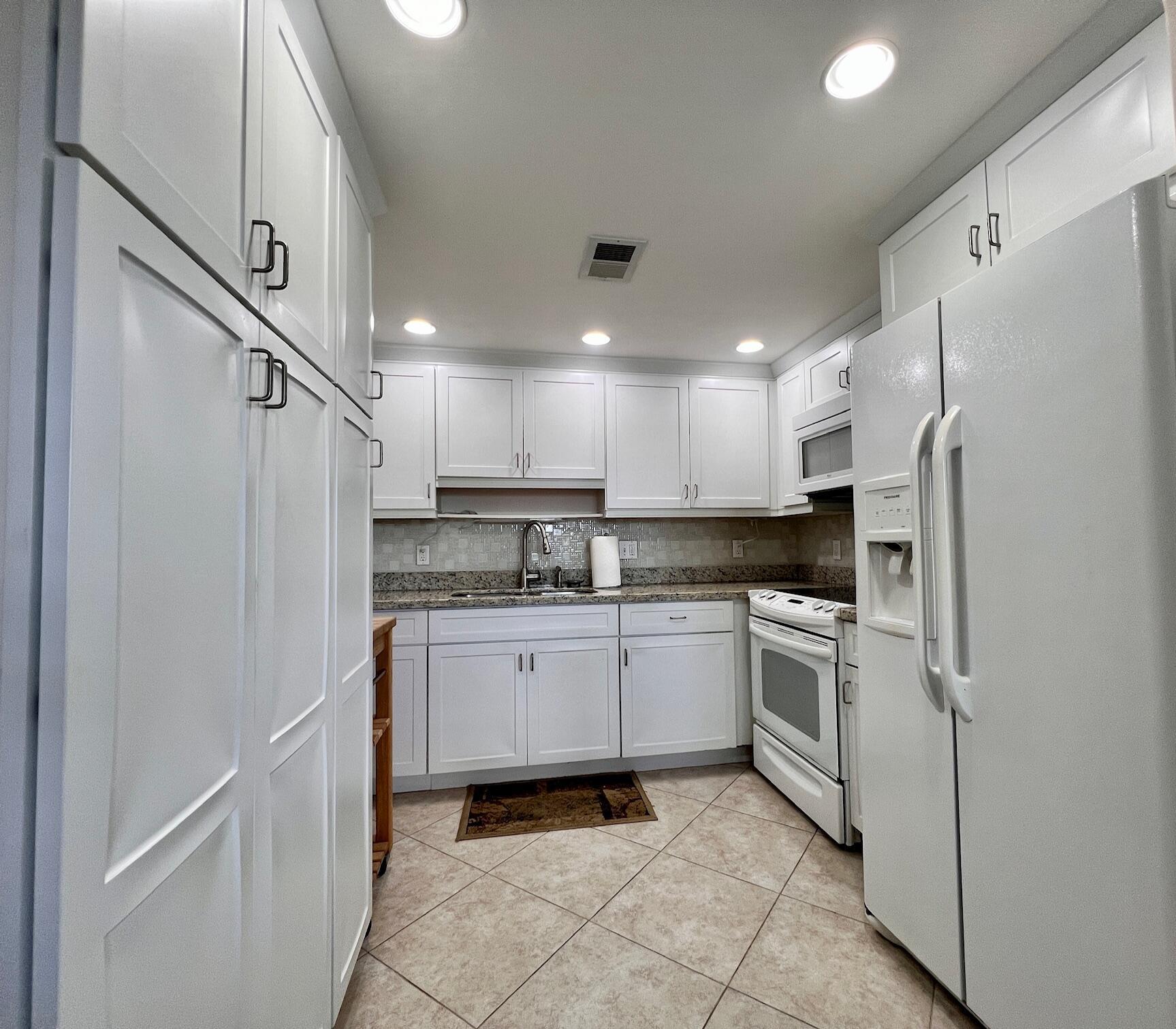 352 Wellington H