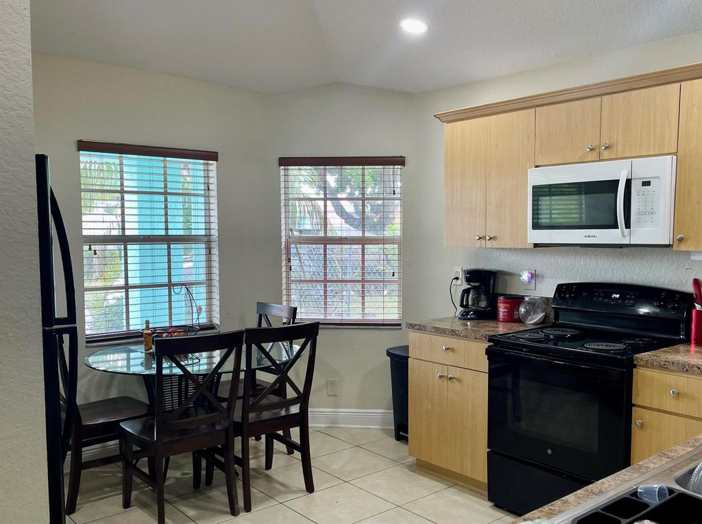 Photo of 323 S F Street, Lake Worth Beach, FL 33460 (MLS # R11108399)