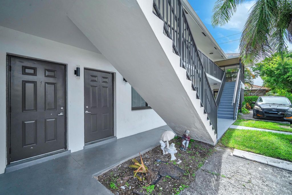 Photo of 520 NE 45th Street, Boca Raton, FL 33431 (MLS # R11125801)