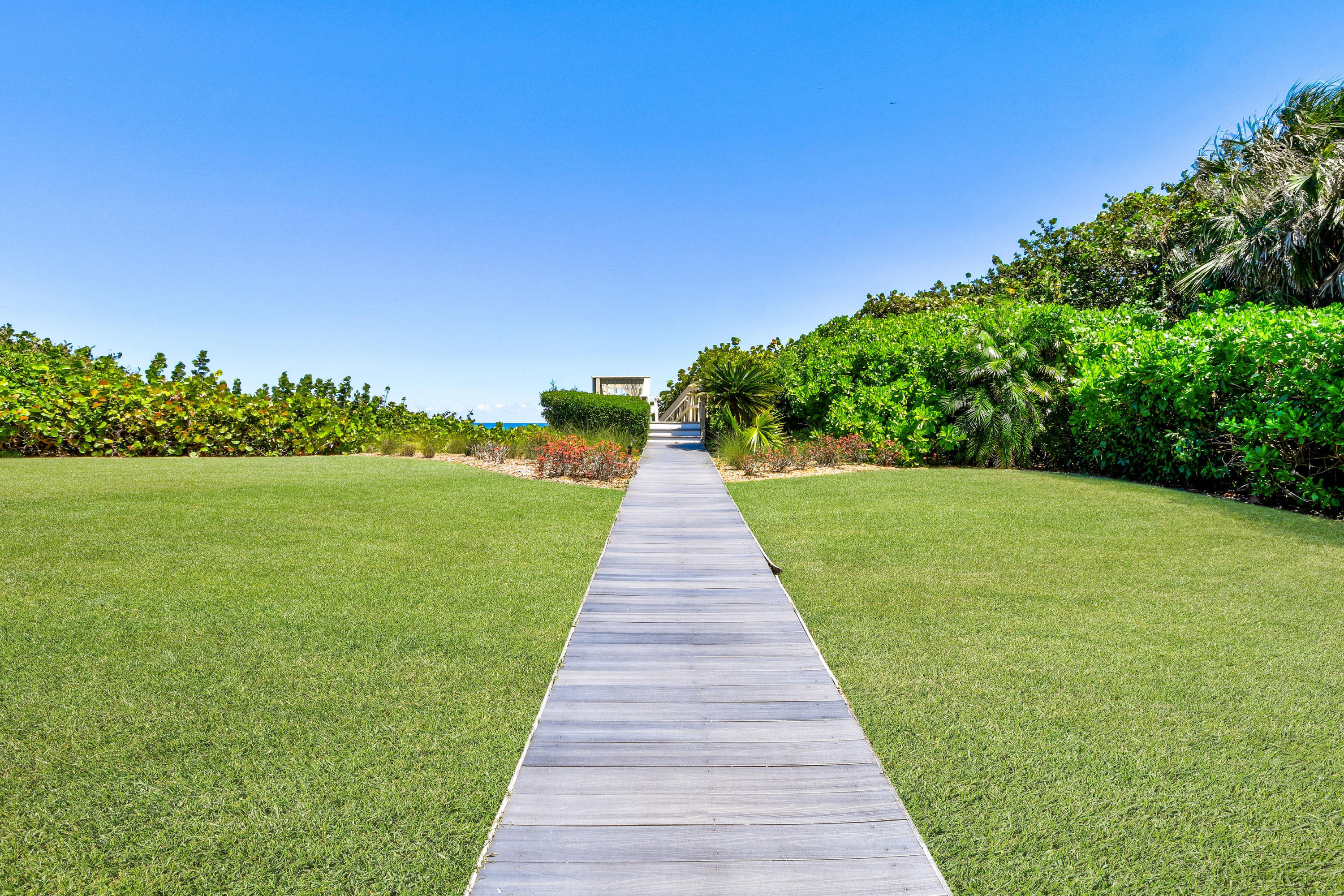 Blowing Rocks No 2 - Land