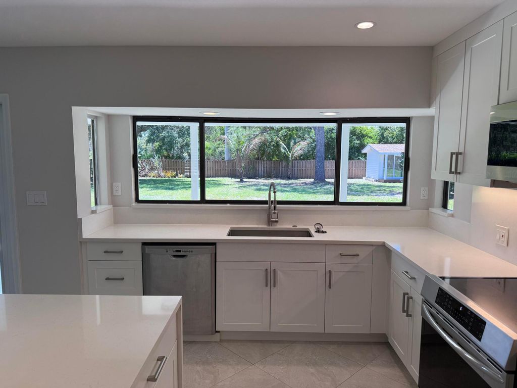 Photo of 5883 Set-n-sun Place, Jupiter, FL 33458 (MLS # B26031930)