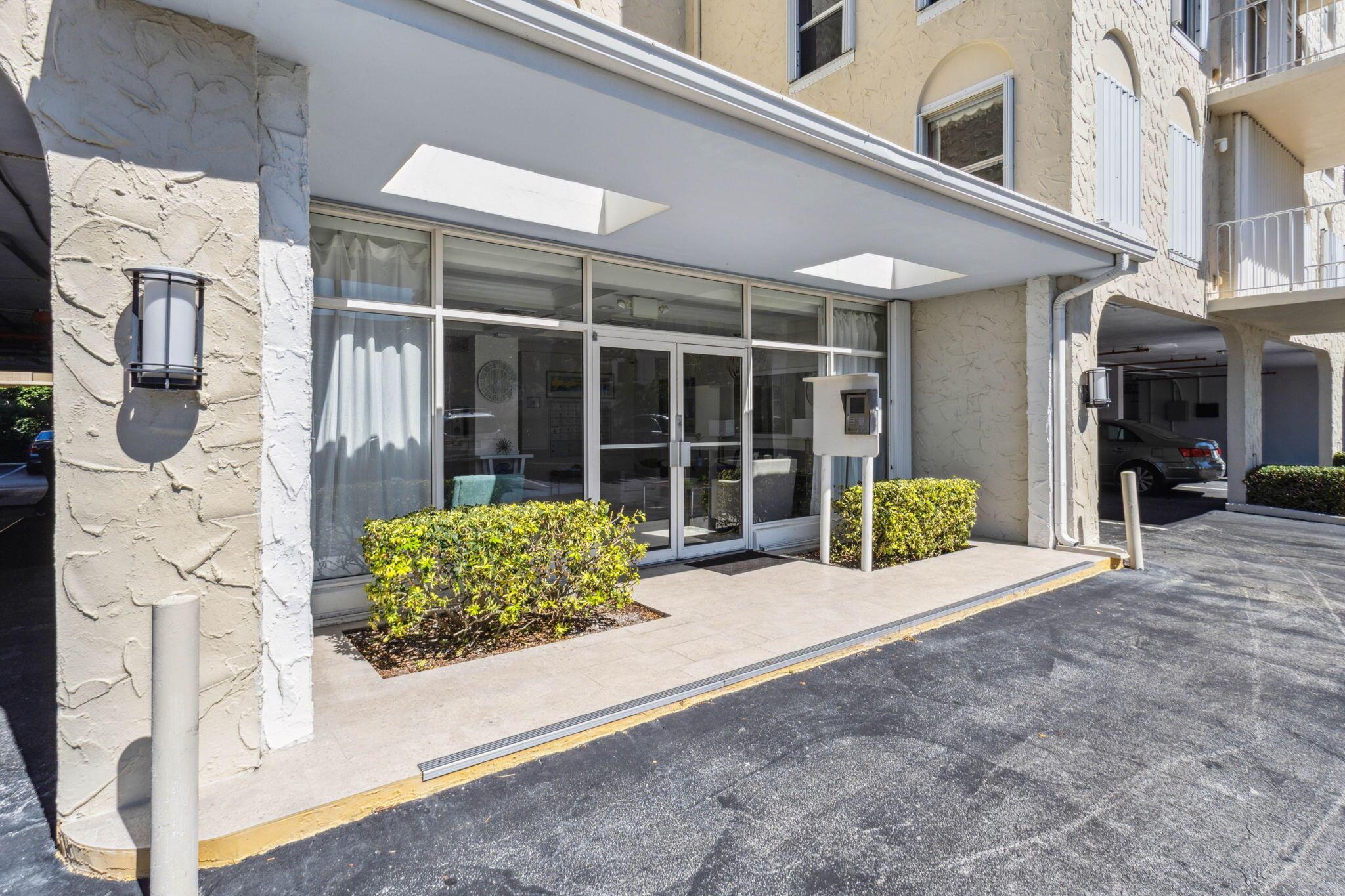 LA RENAISSANCE - Residential Lease