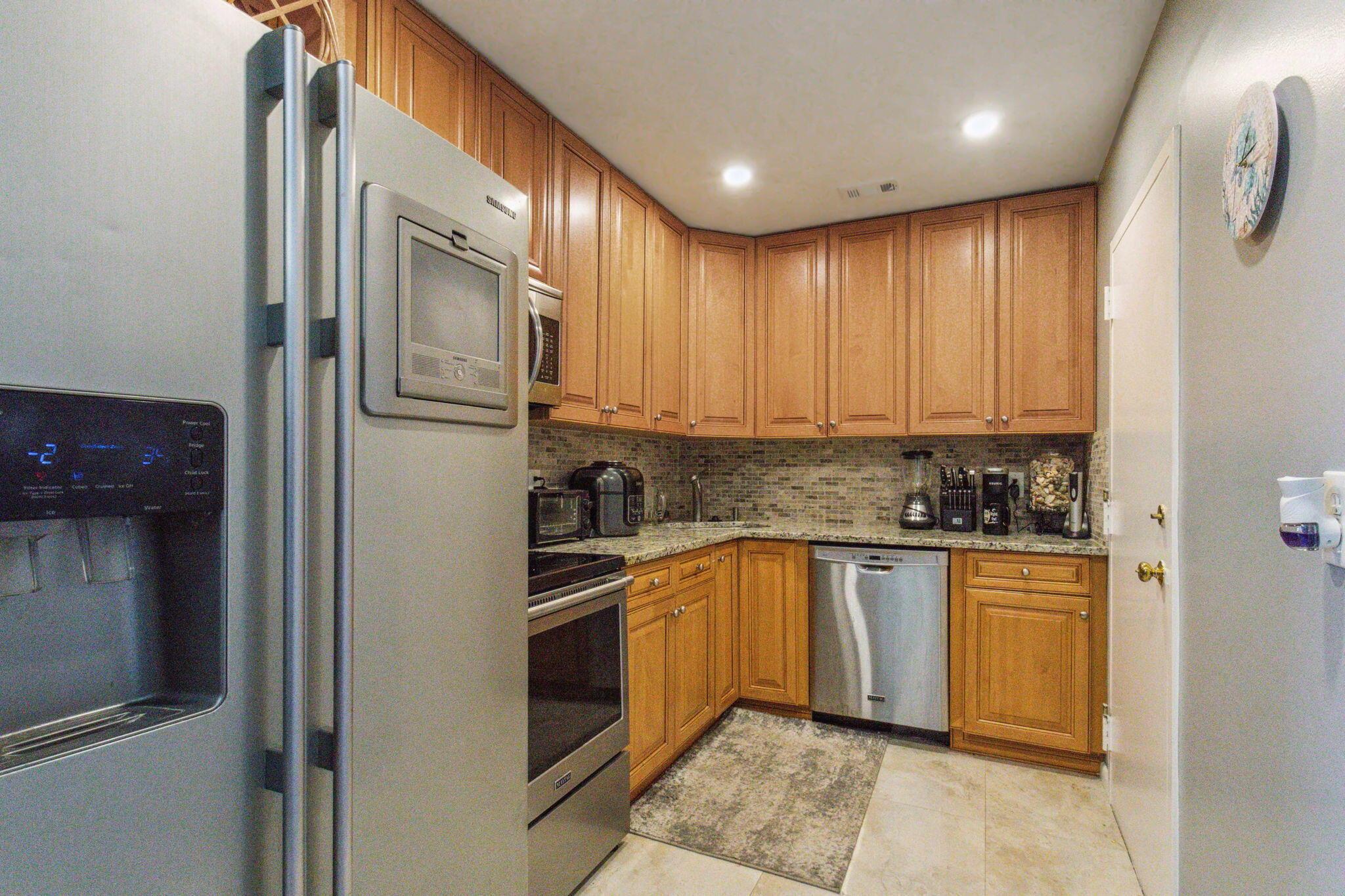 LA RENAISSANCE - Residential Lease