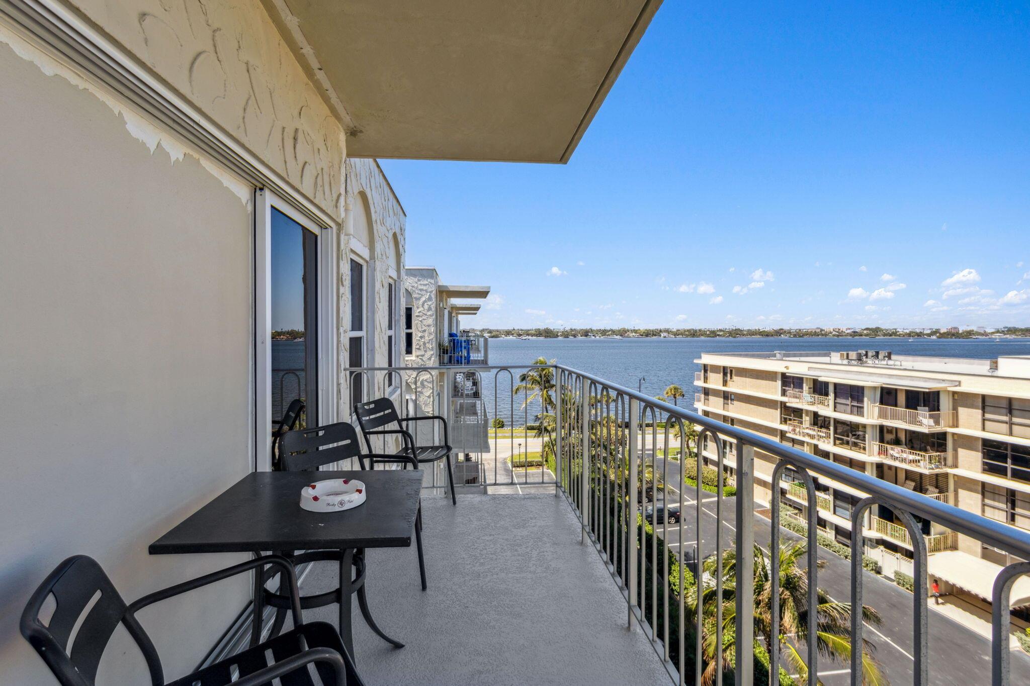 LA RENAISSANCE - Residential Lease