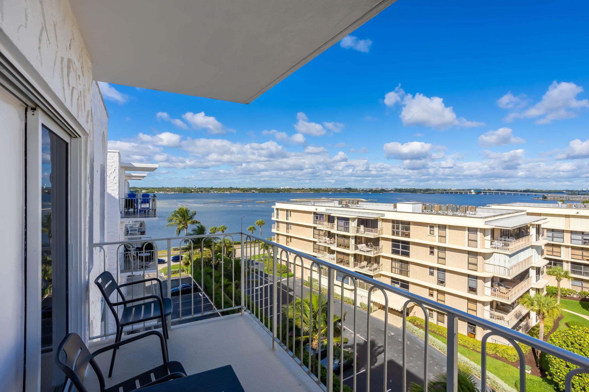 LA RENAISSANCE - Residential Lease