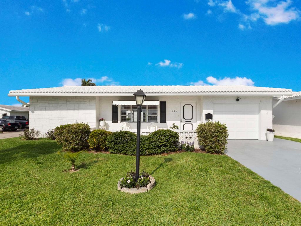 Photo of 1317 SW 18th Street, Boynton Beach, FL 33426 (MLS # R11077474)