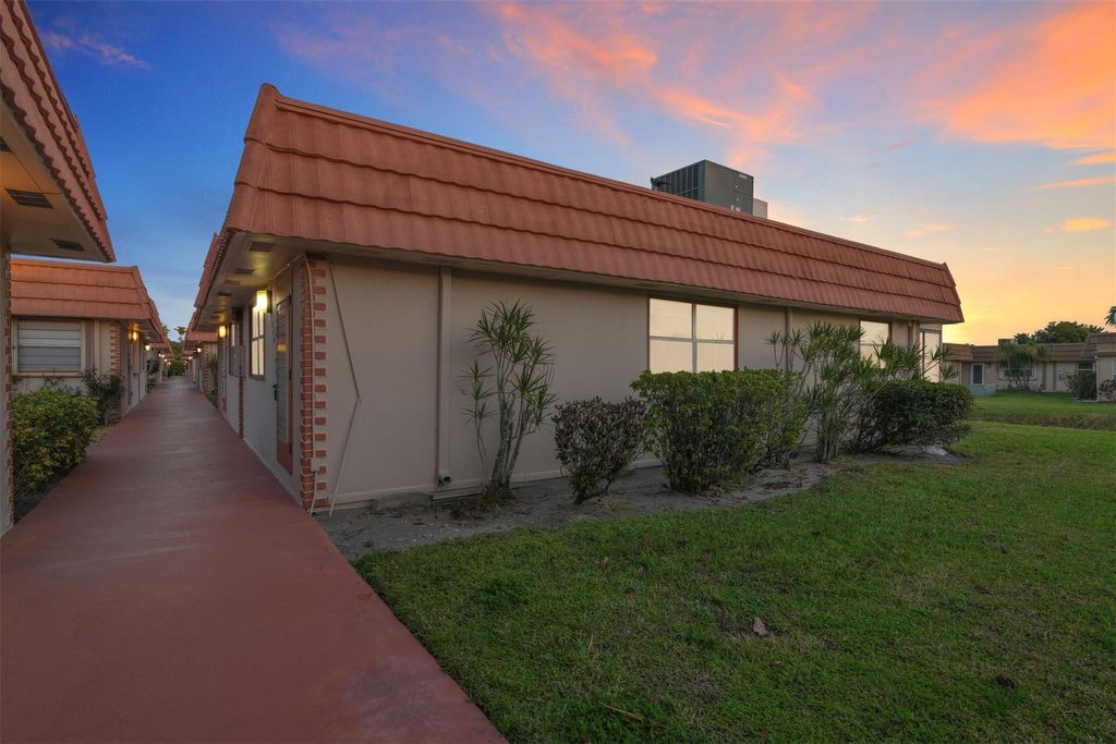 Photo of 138 Seville #E, Delray Beach, FL 33446 (MLS # F10556852)