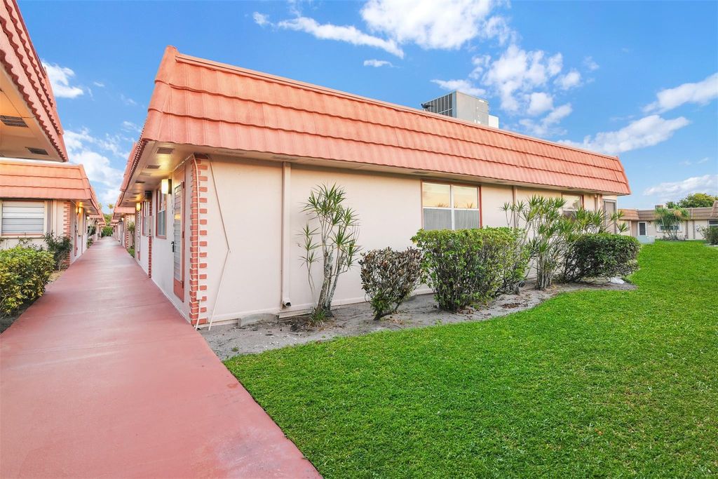 Photo of 138 Seville #E, Delray Beach, FL 33446 (MLS # F10556852)