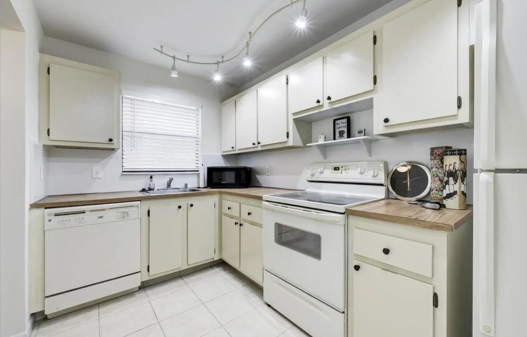 Photo of 4700 Lucerne Lakes Boulevard #308, Lake Worth, FL 33467 (MLS # R11169839)