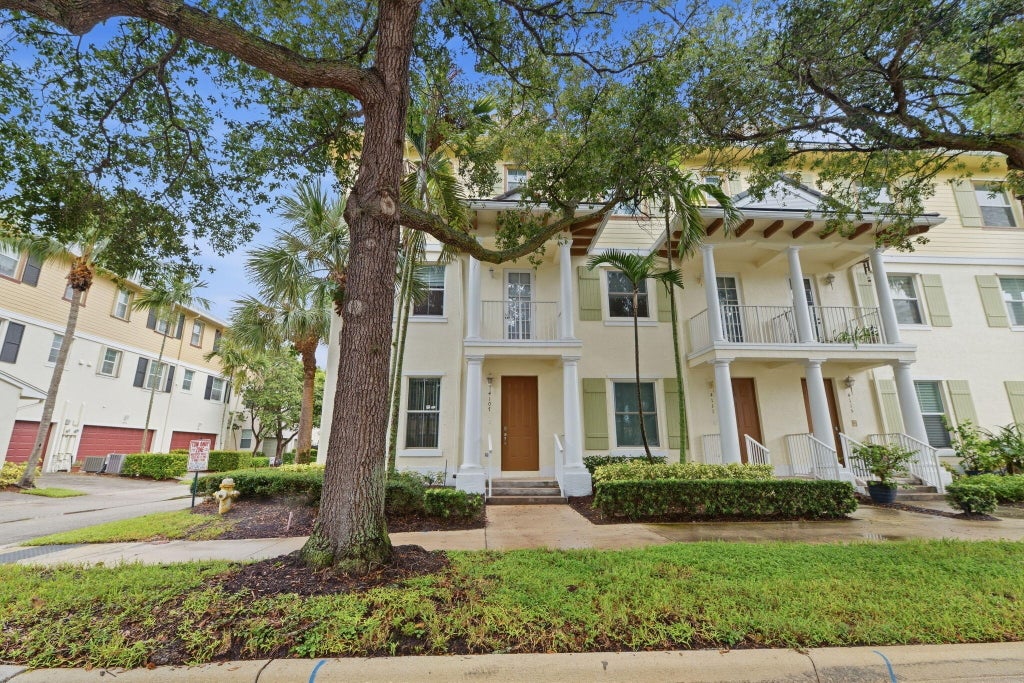 Photo of 4107 Parkside Drive, Jupiter, FL 33458 (MLS # B26080373)