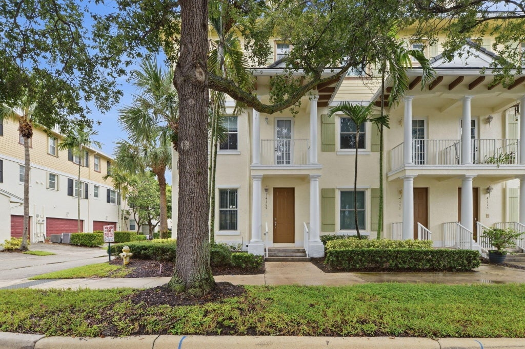 Photo of 4107 Parkside Drive, Jupiter, FL 33458 (MLS # B26080373)