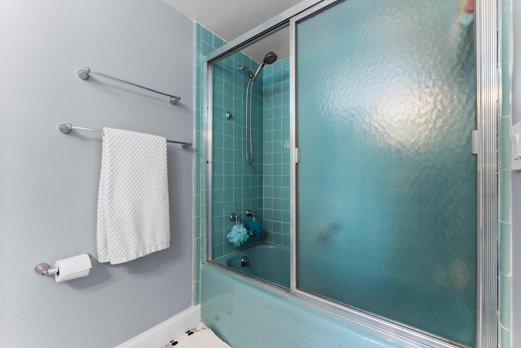 SHORELAND CO-OP - Residential Lease