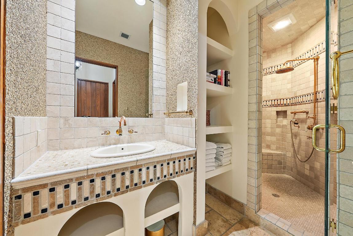 COMMODORES POCKET - Residential