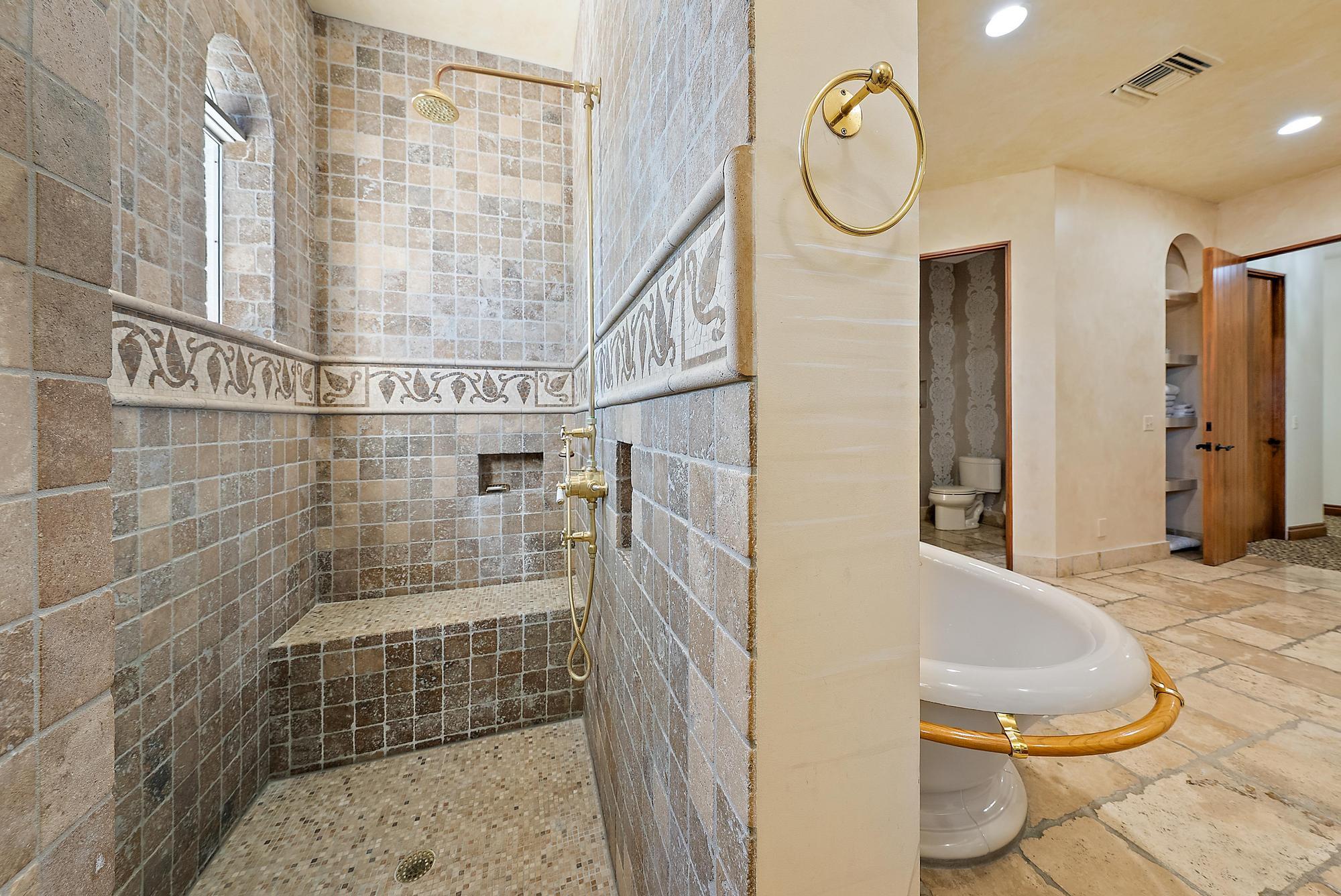 COMMODORES POCKET - Residential