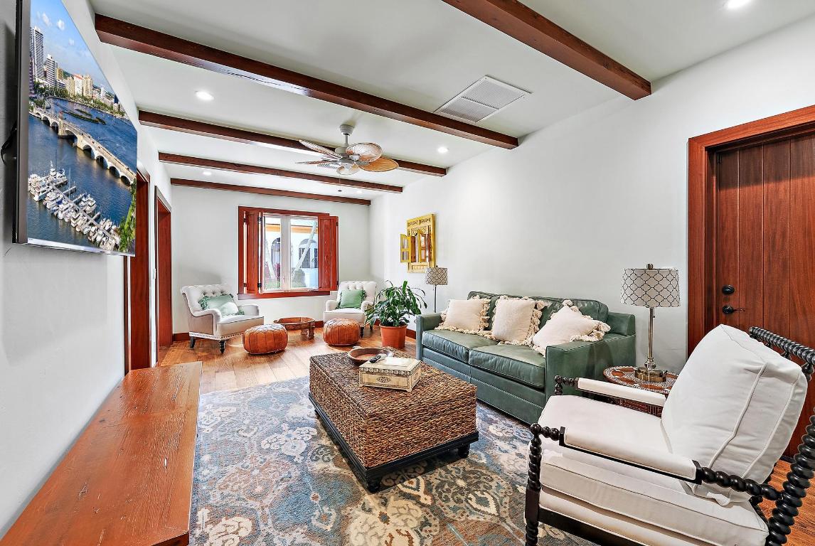 COMMODORES POCKET - Residential