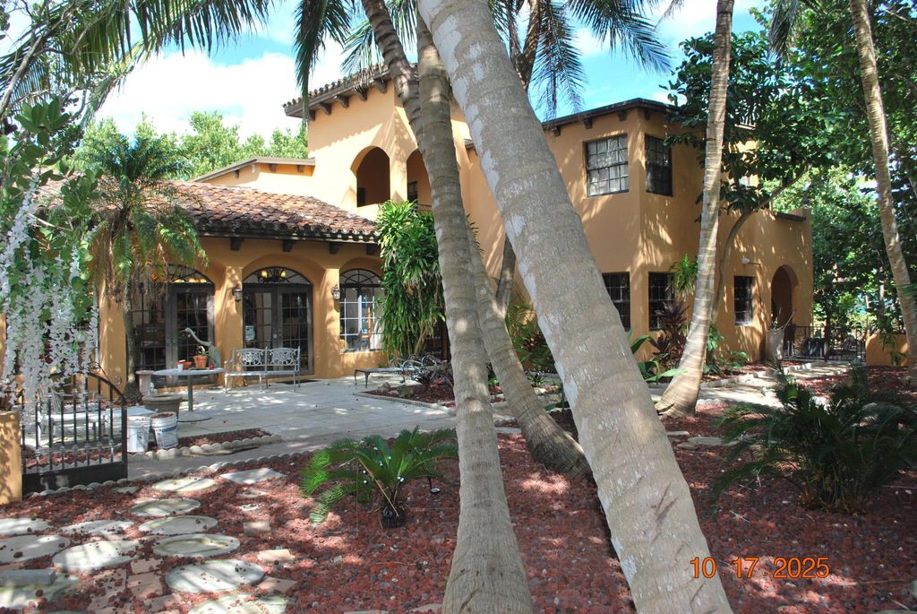 Photo of 4200 N Surf Road N, Hollywood, FL 33019 (MLS # R11133450)