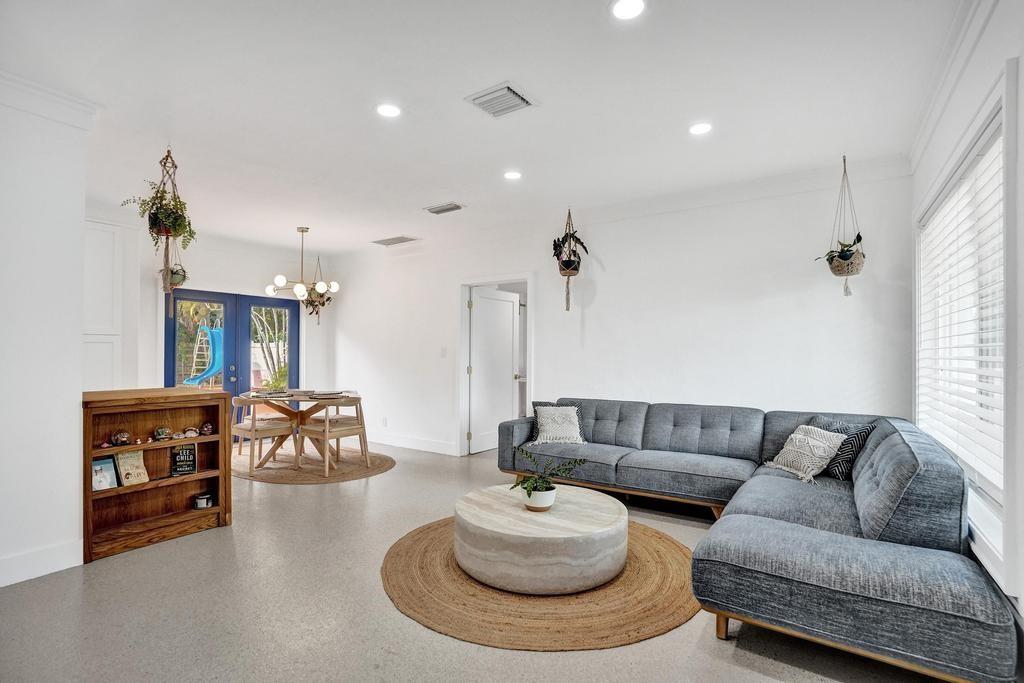 810 SW 26th Ct