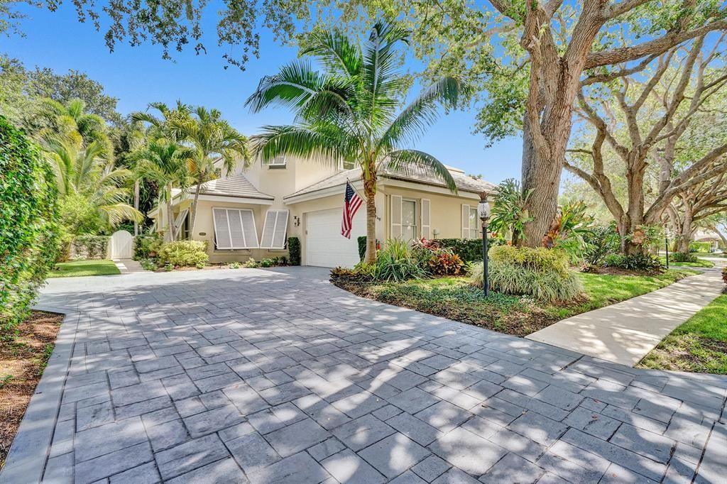 Photo of 2701 Cypress Island Drive, Palm Beach Gardens, FL 33410 (MLS # R10716364)