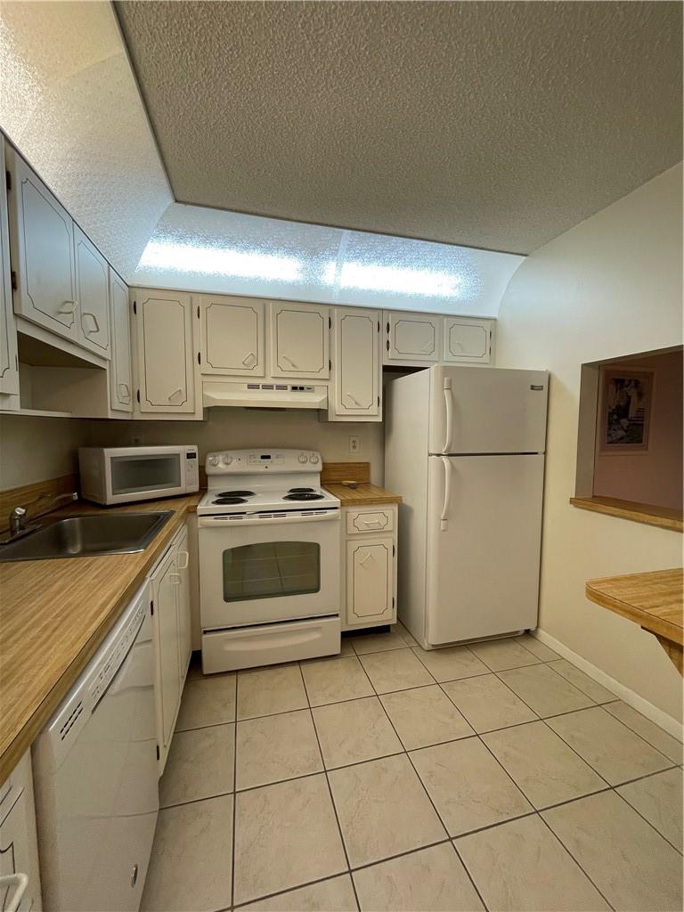 Isle Sandalfoot Condo 01- - Residential Lease