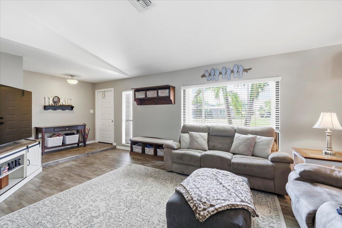 7041 NW 23RD Street