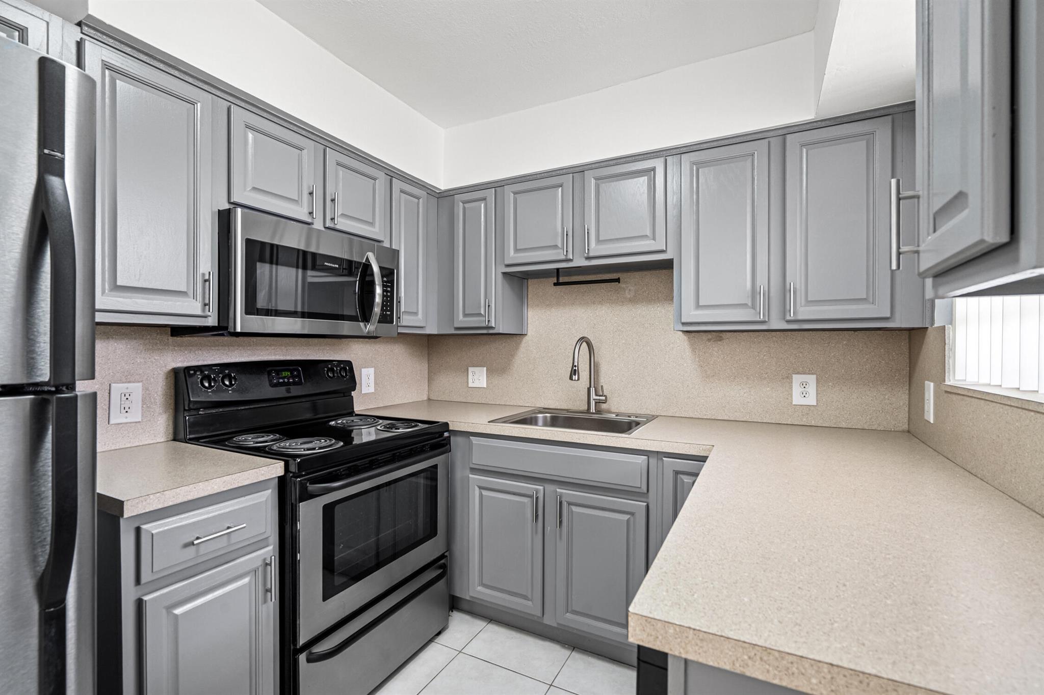 BOCA RATON HILLS SEC 2 - Residential Lease