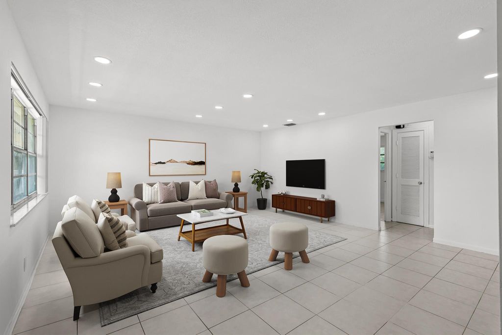 Photo of 1908 NW Nw 4th Avenue Avenue #220, Boca Raton, FL 33432 (MLS # R11145080)