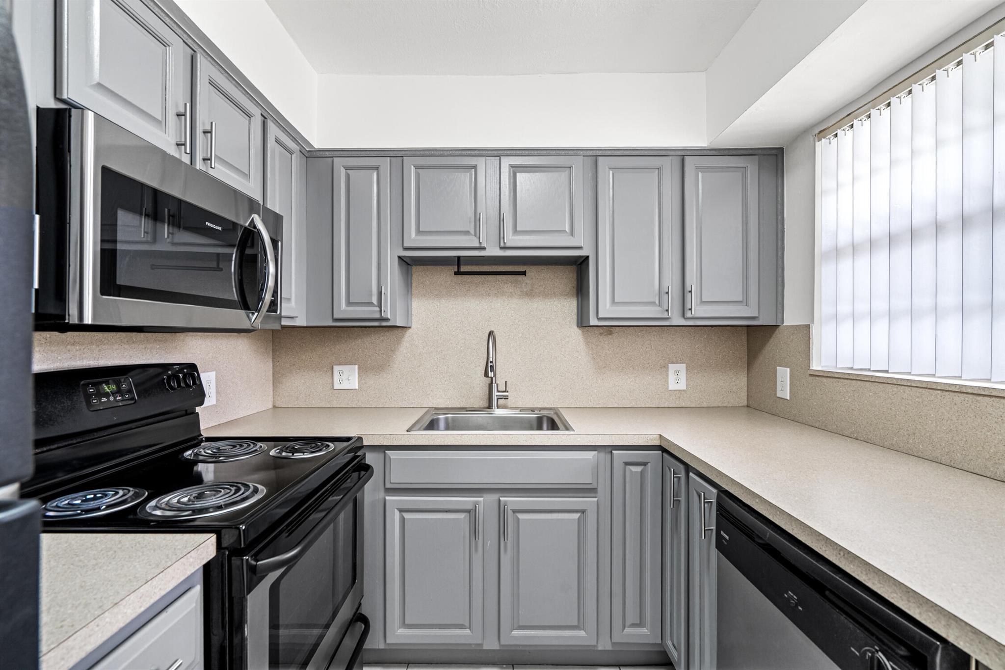 BOCA RATON HILLS SEC 2 - Residential Lease