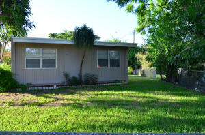 $500 holding fee takes the home off the market for 15 days. 1 full month rent to hold up to 30 days. $45 application fee per adult. Holding deposit not refundable unless applicants apply and get denied. Security deposit will vary based on credit/positive rental verification. Pets are welcome! $250 refundable damage deposit per pet up to 3-dogs/cats. Add $25 monthly pet rent no matter how many pets.No felony convictions in the past 7 years or any evictions / unpaid judgments. Listed rent is based on a 2 yr lease with a 3% increase on second year. ***1 year lease available at a 10% premium***