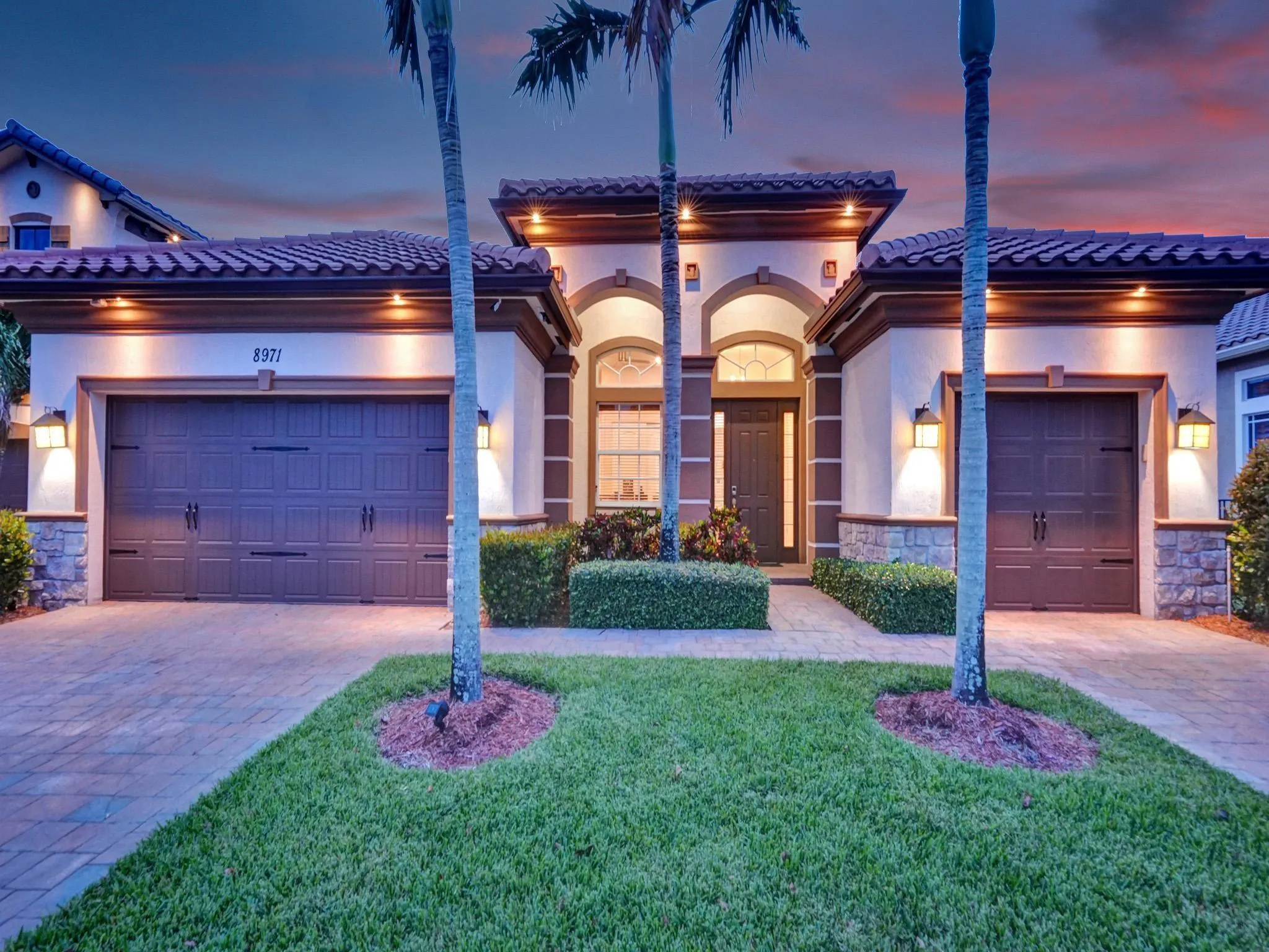 8971 Lakeview Dr  