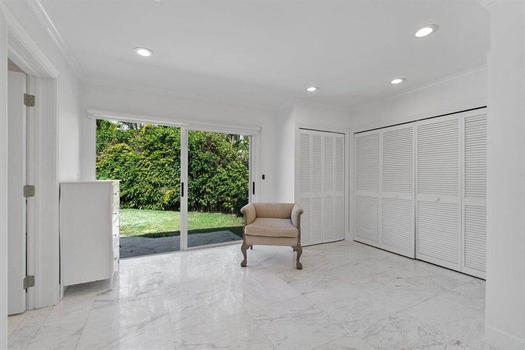 JAMAICA LANE IN - Residential