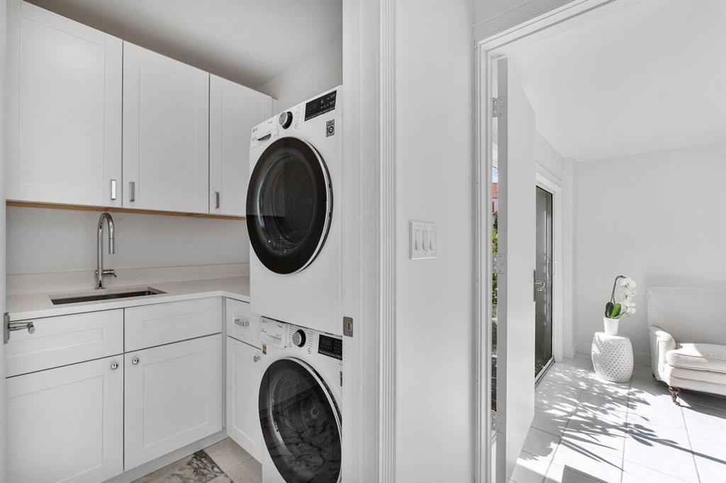 JAMAICA LANE IN - Residential