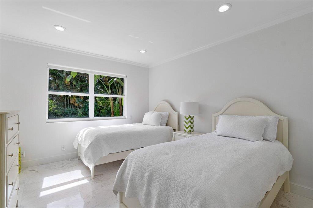 JAMAICA LANE IN - Residential