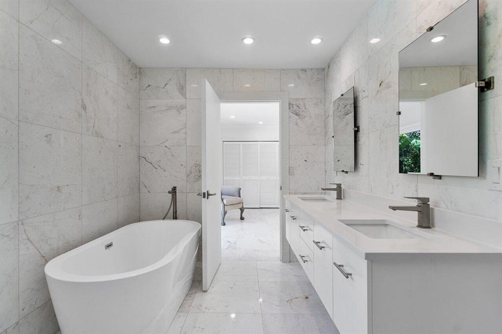 JAMAICA LANE IN - Residential