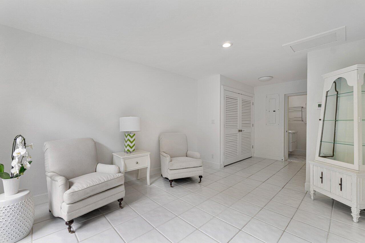 JAMAICA LANE IN - Residential