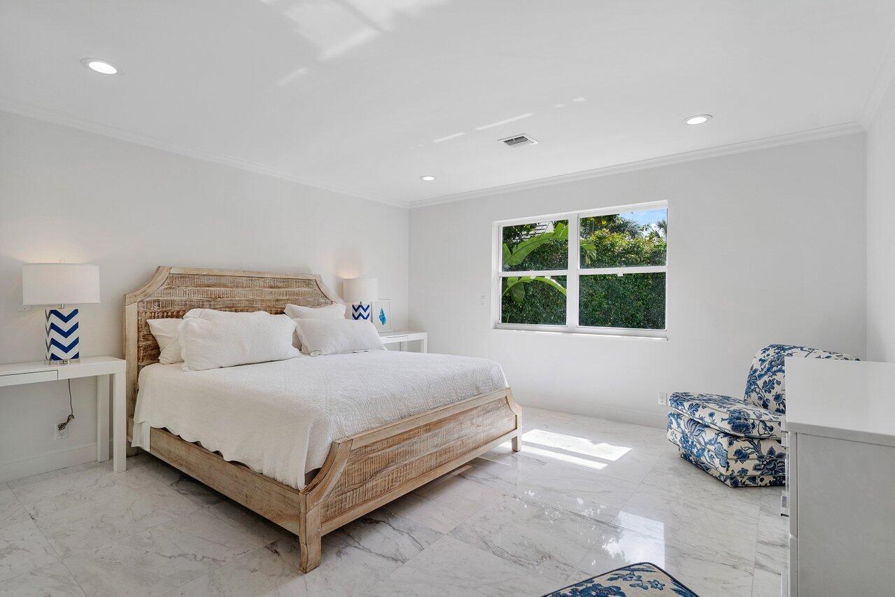 JAMAICA LANE IN - Residential