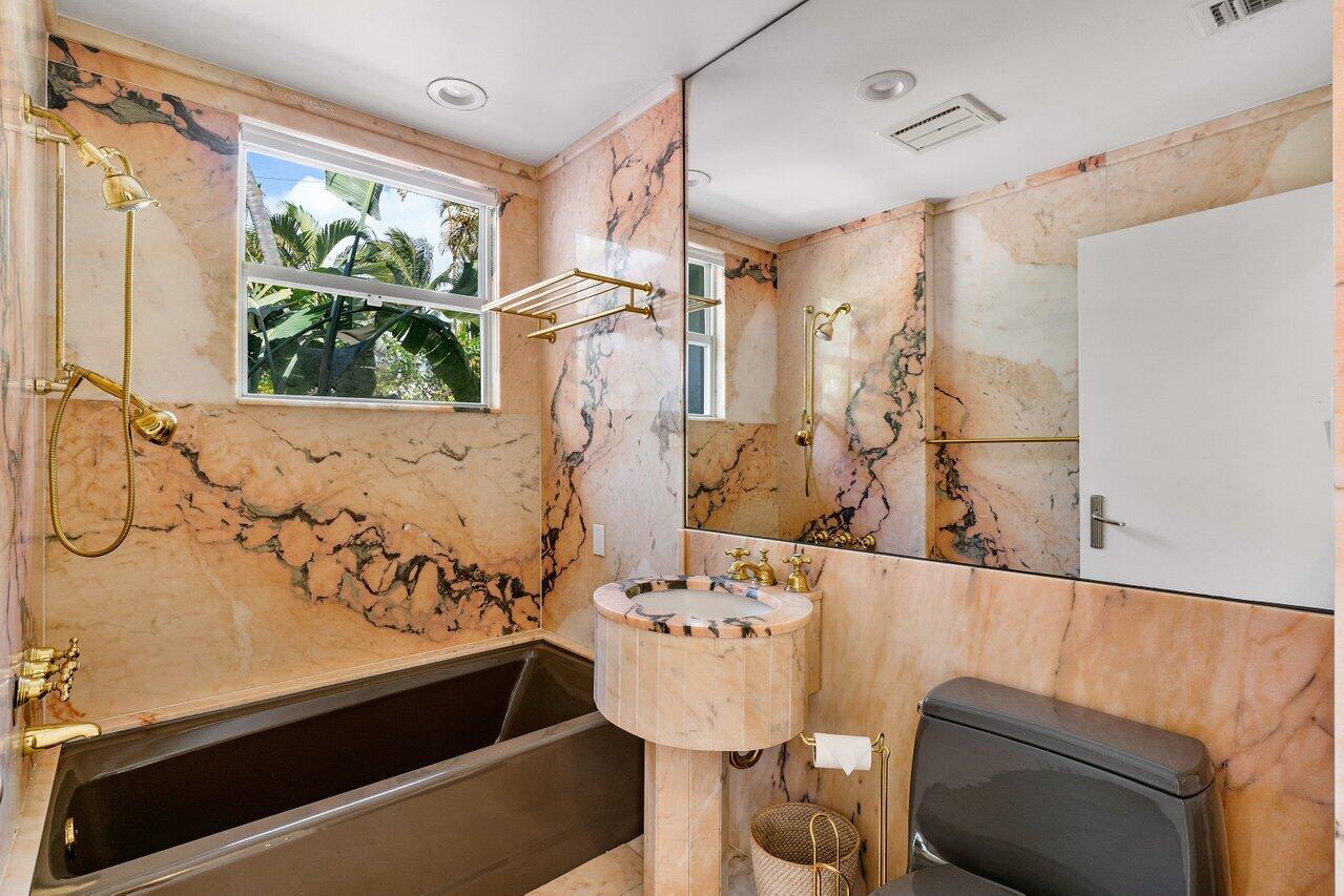 JAMAICA LANE IN - Residential