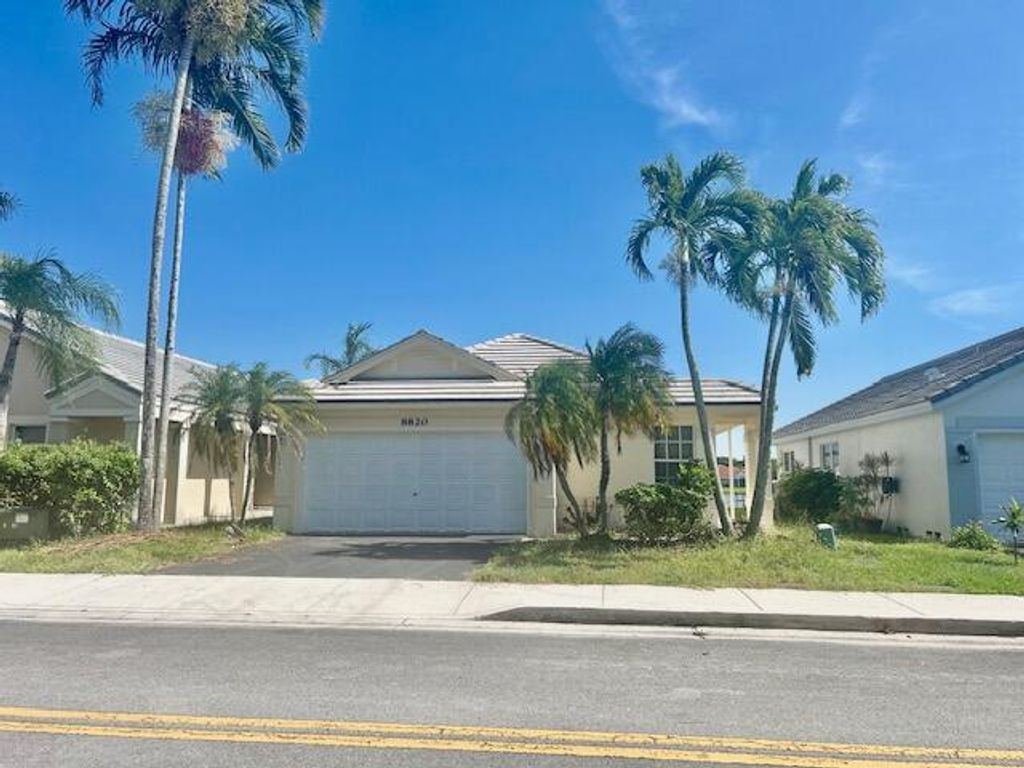Photo of 8820 N Lake Park Cir Circle N, Davie, FL 33328 (MLS # B26029532)
