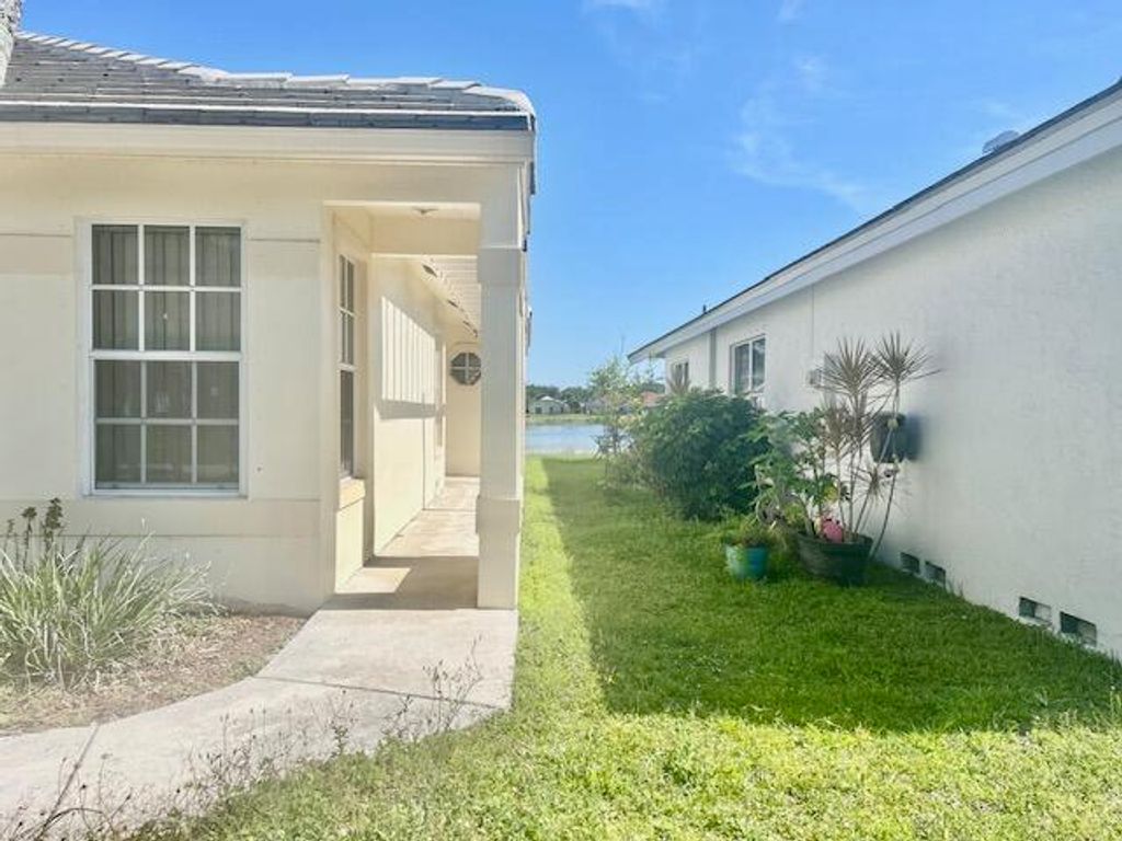 Photo of 8820 N Lake Park Cir Circle N, Davie, FL 33328 (MLS # B26029532)