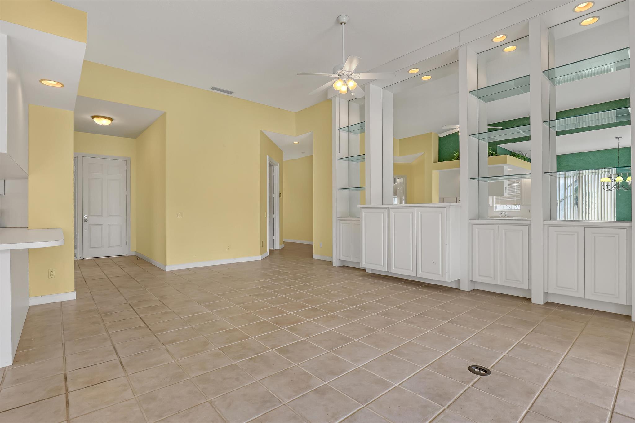 RIVERWALK 4 - Residential
