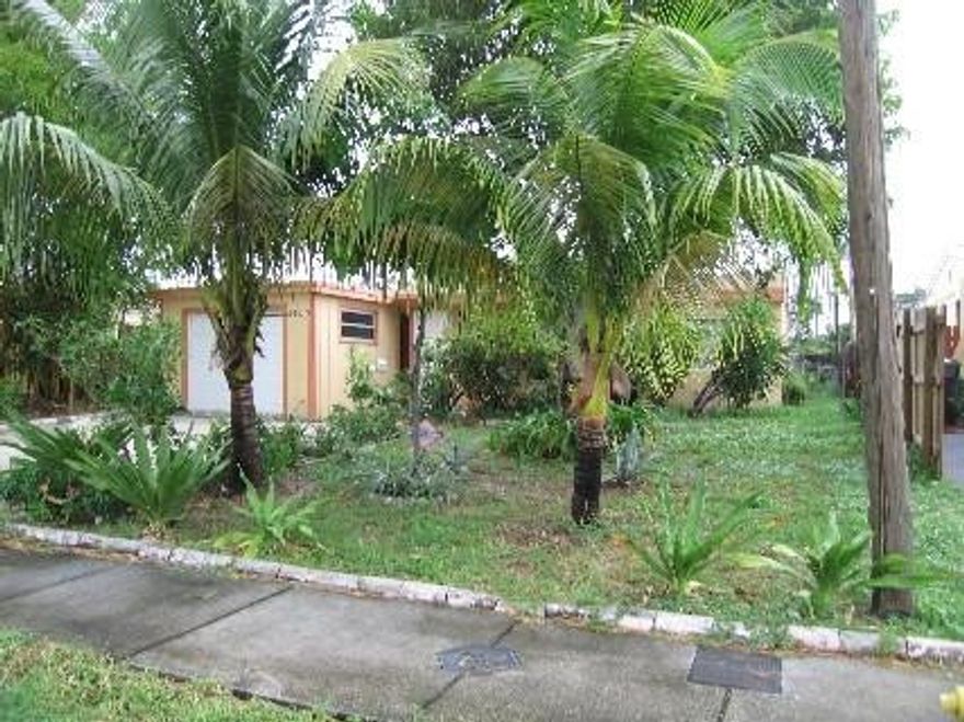 3 Bedroom 2 bath Duplex– great fenced yard, one car garage, approximately 1550 sq. ft. Recent renovation with new porcelain ceramic tile floors, new bathrooms with great tile, Central A/C, washer/dryer, freshly painted and updated inside/out , fenced yard. Newly renovated kitchen. All new high quality kitchen, granite counters, stainless appliances, dishwasher.