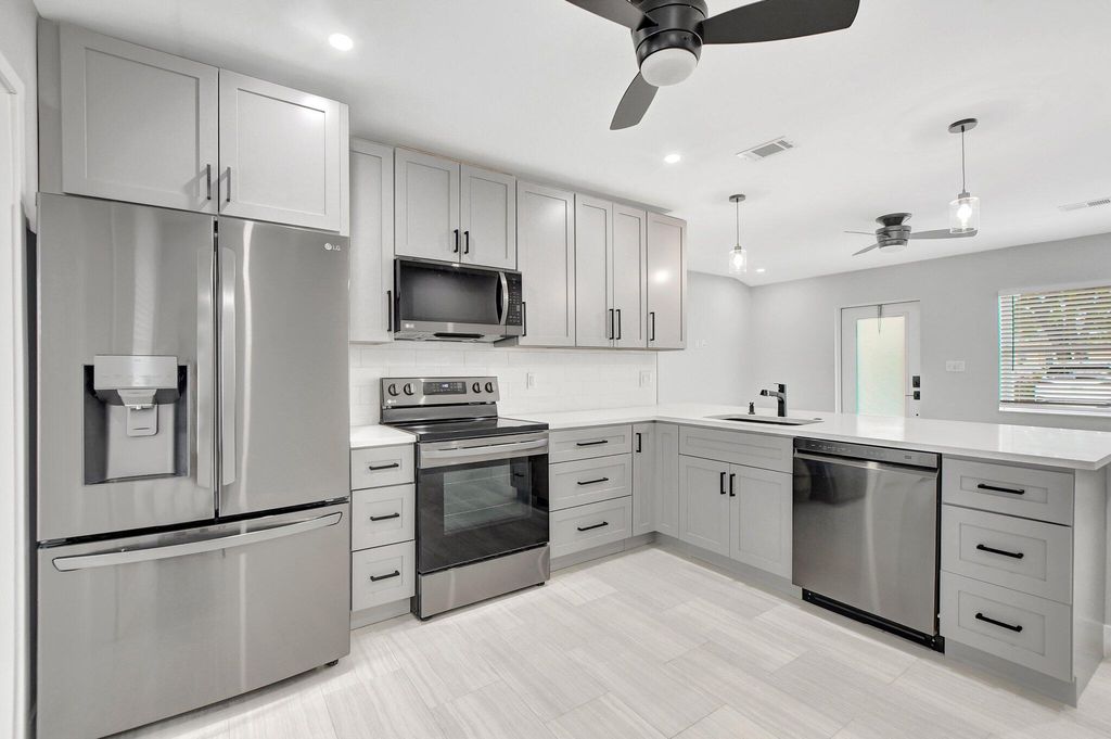 Photo of 249 Royal Court, Delray Beach, FL 33444 (MLS # R10988255)