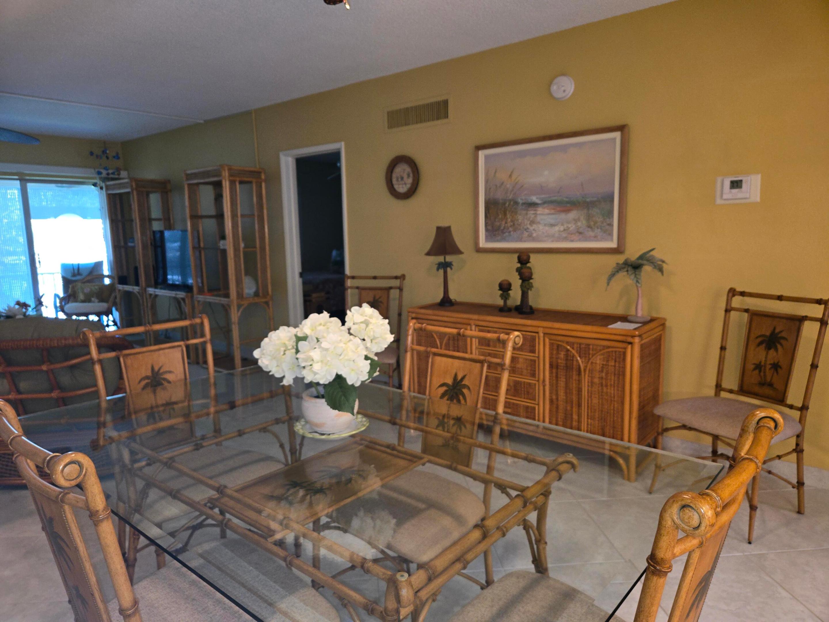 PENTHOUSE NORTH CONDO - Residential