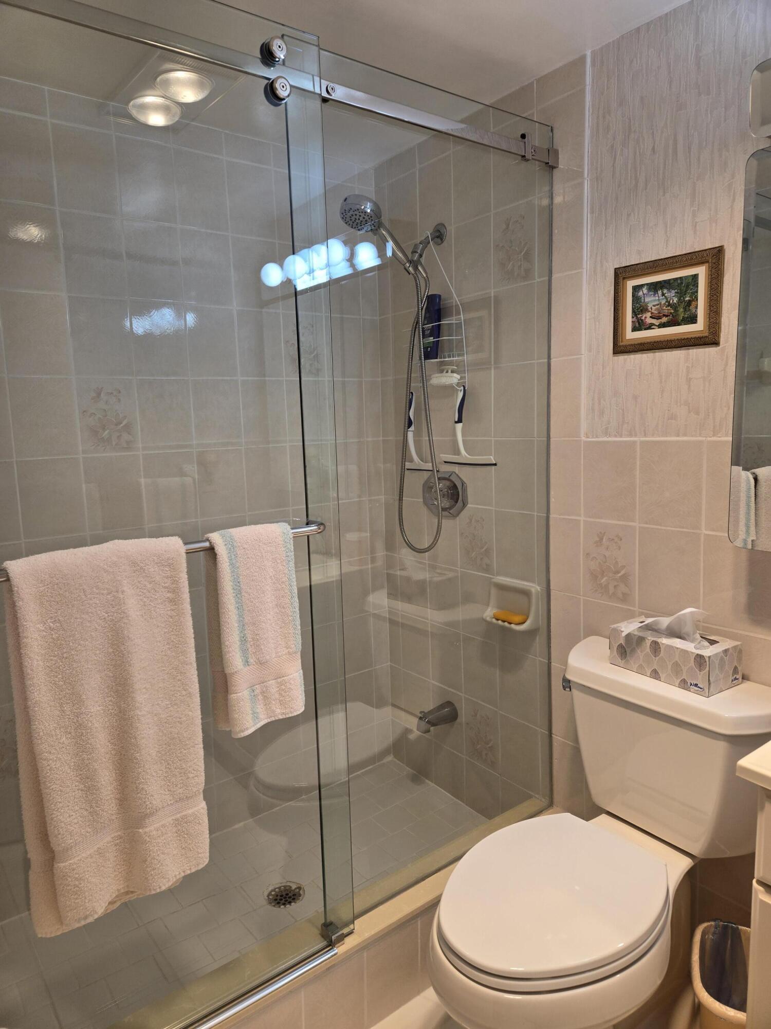 PENTHOUSE NORTH CONDO - Residential