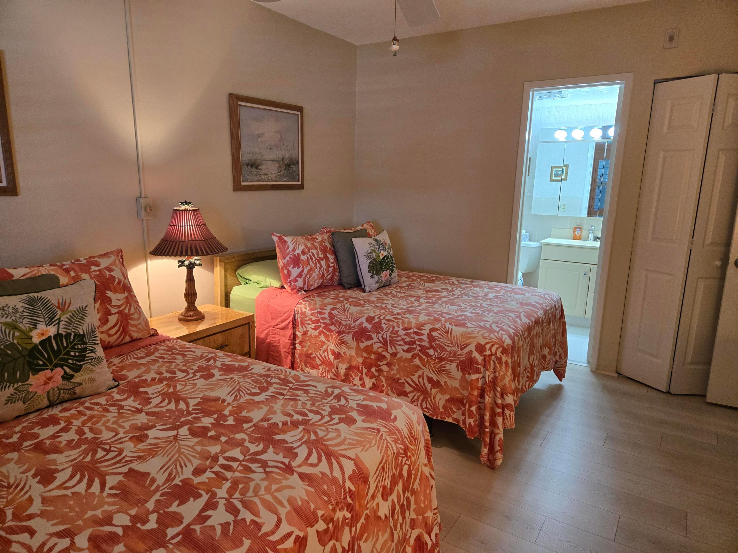 PENTHOUSE NORTH CONDO - Residential