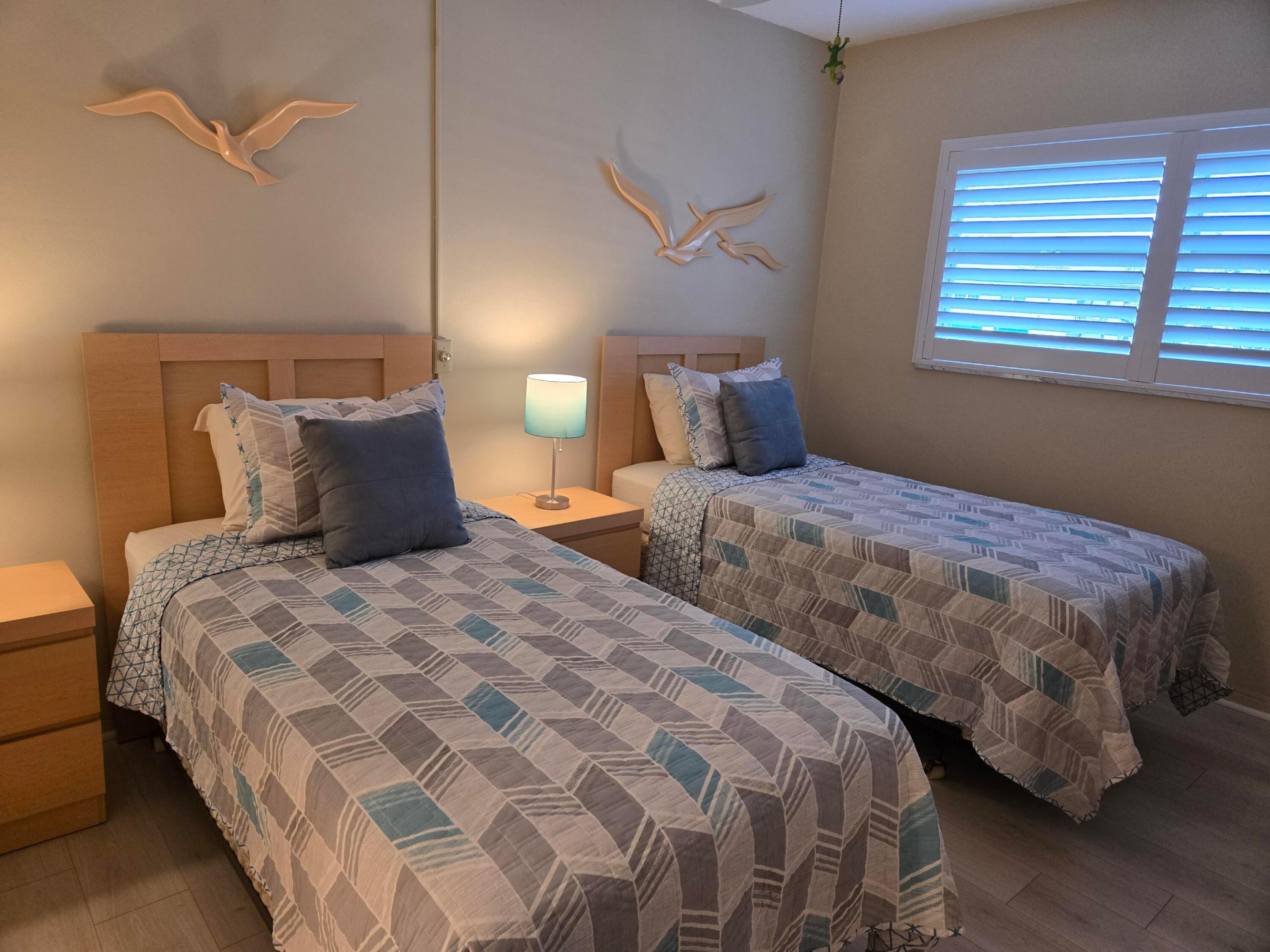 PENTHOUSE NORTH CONDO - Residential