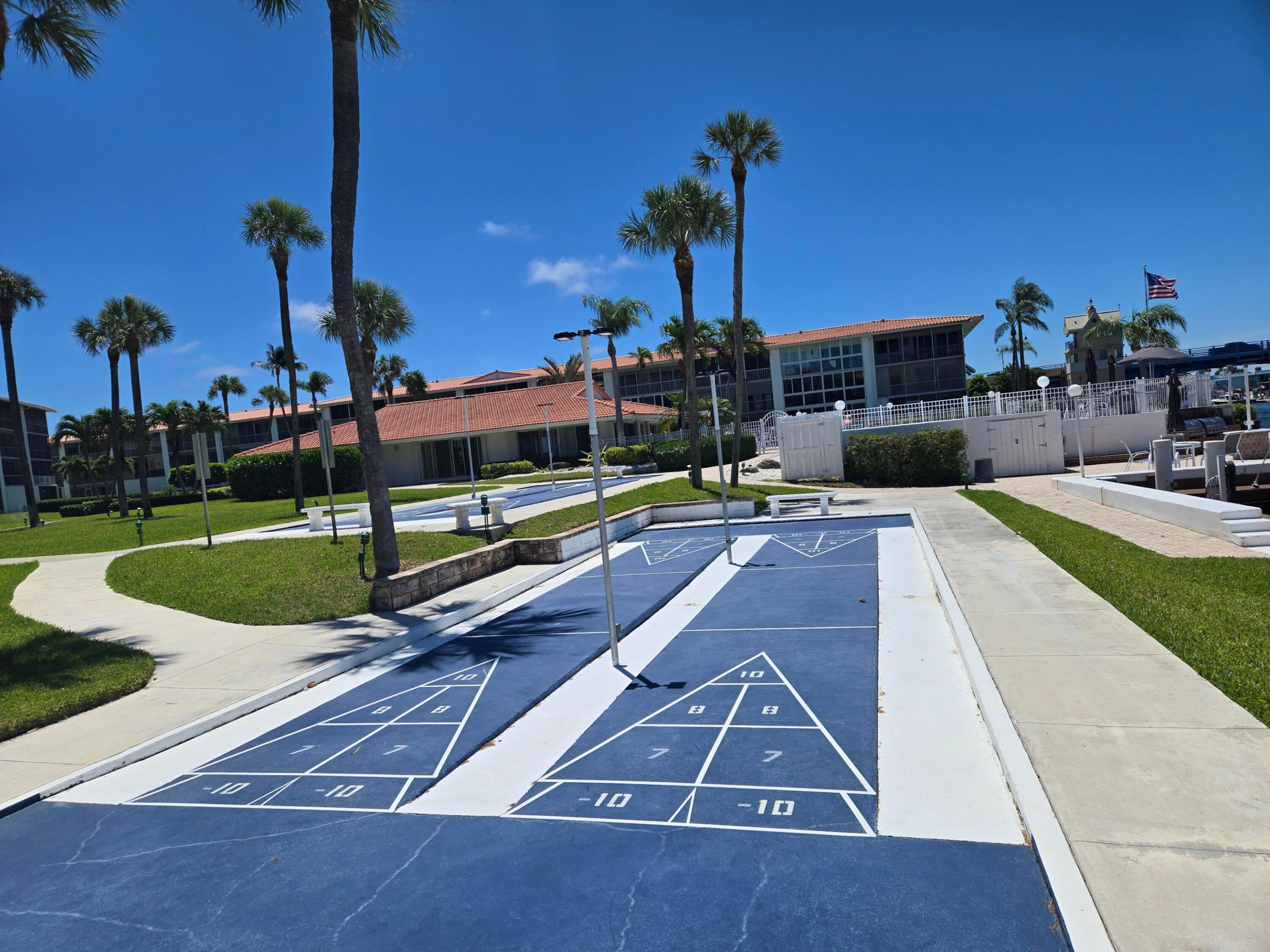 PENTHOUSE NORTH CONDO - Residential