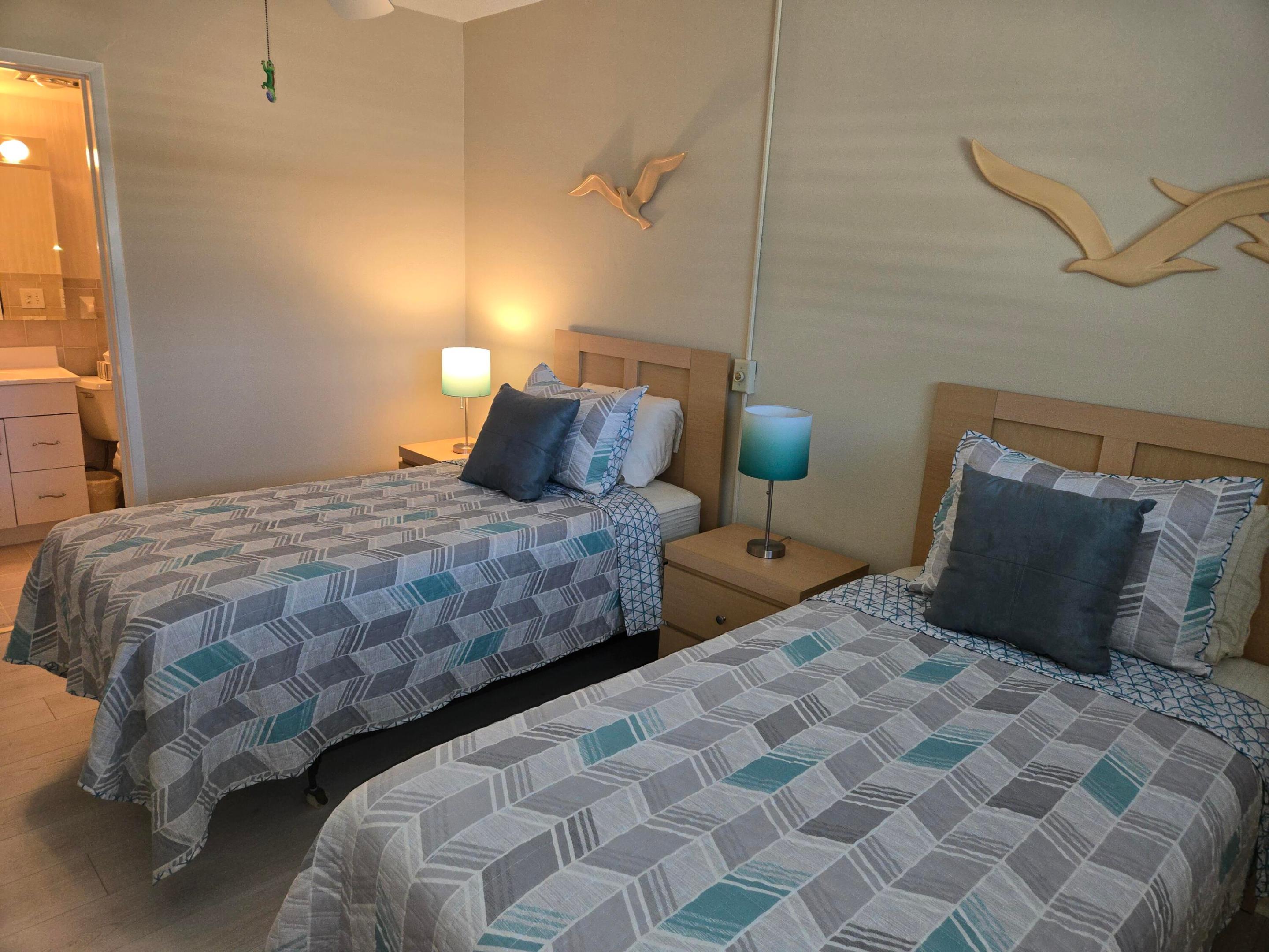 PENTHOUSE NORTH CONDO - Residential